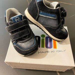 ✅USED NERO GIARDINI JUNIOR
Sneakers
5C (US) - Midnight blue 📌New